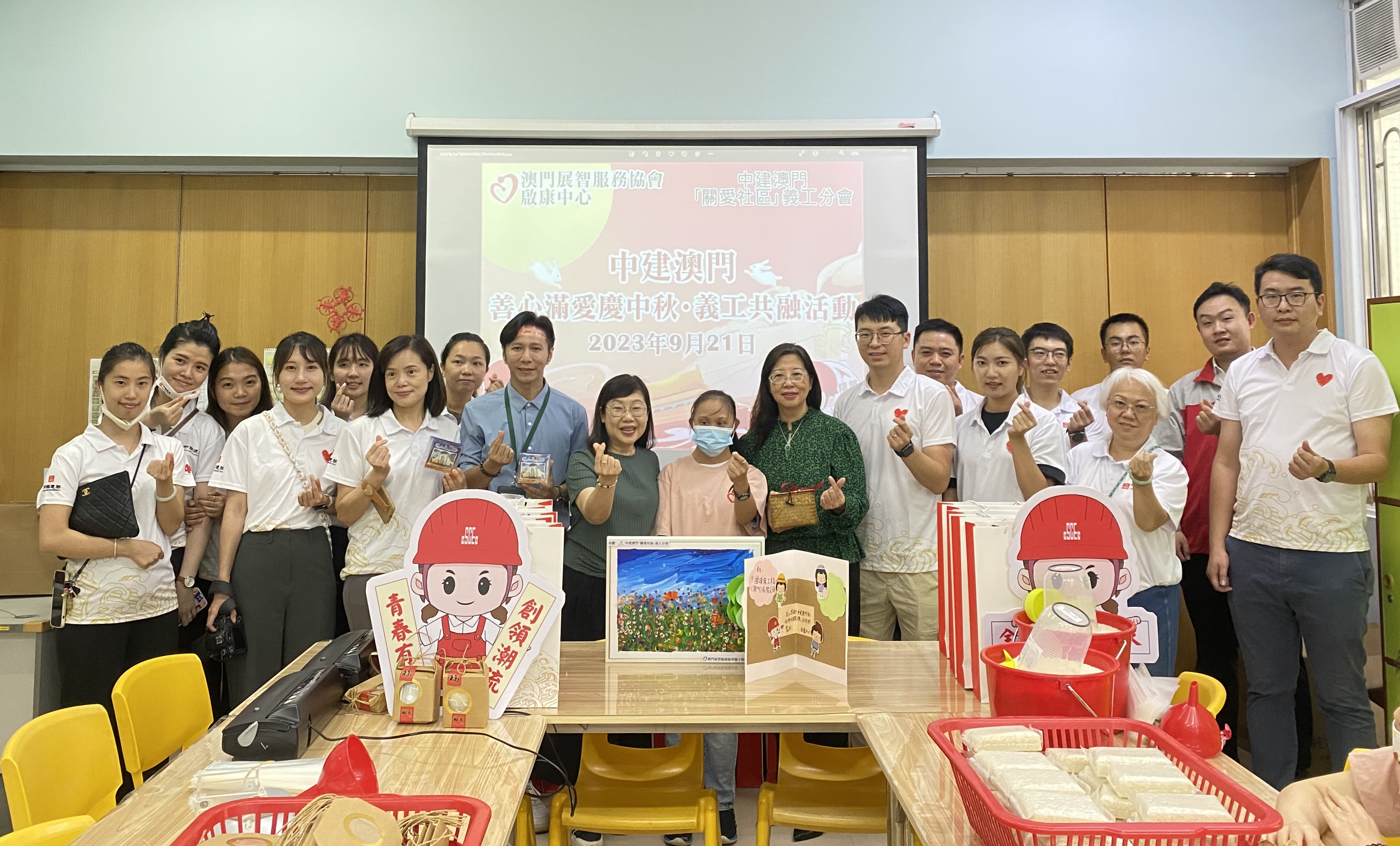 中建義工訪啟康中心傳關愛